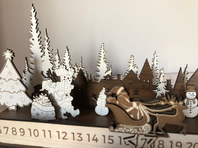 Calendario dell'Avvento natalizio in legno