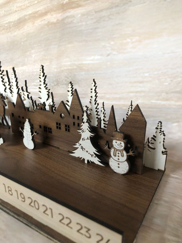 Calendario dell'Avvento natalizio in legno