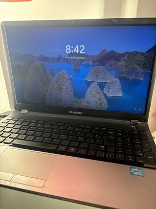 Portátil Samsung Plata y Negro