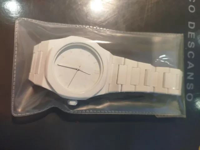 Reloj blanco moderno