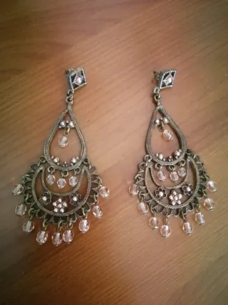 Pendientes largos dorados