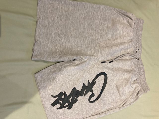 Chándal gris con logo