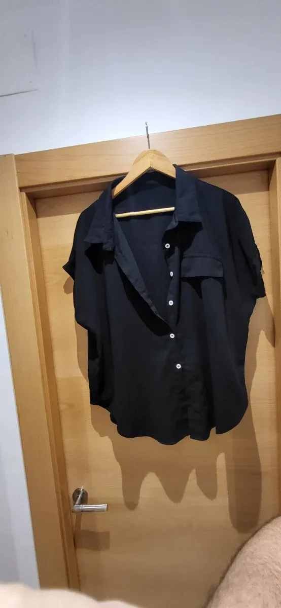 Camisa negra