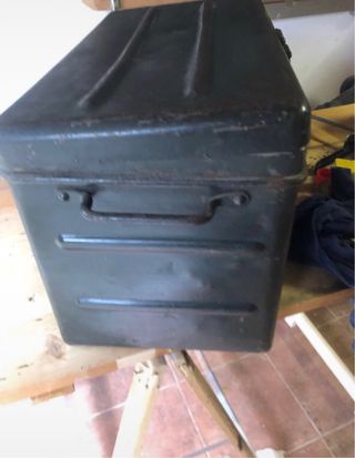 Cassa in ferro per attrezzi