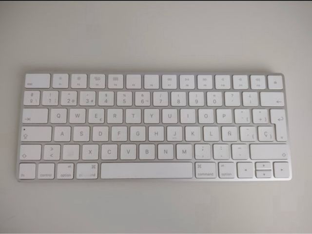 iMac Apple Plata muy bien cuidado