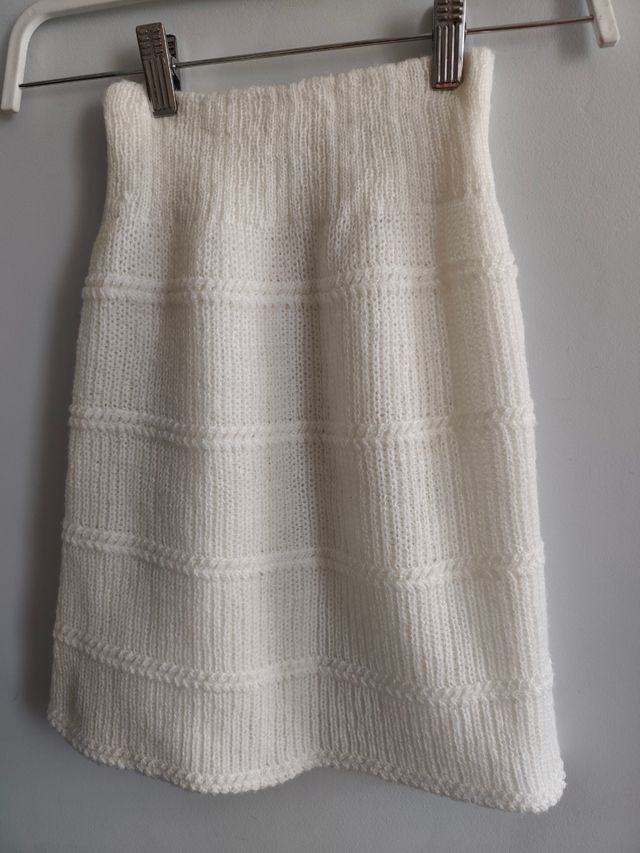 2 Faldones de bebé tejidos.