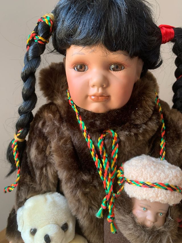 Muñeca Regal Arts porcelana india