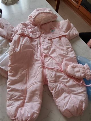 Tuta imbottita rosa con cappuccio e guanti