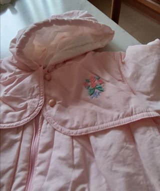 Tuta imbottita rosa con cappuccio e guanti