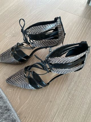 Zapatos Zara Talla 40 Beige/Negro