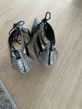 Zapatos Zara Talla 40 Beige/Negro