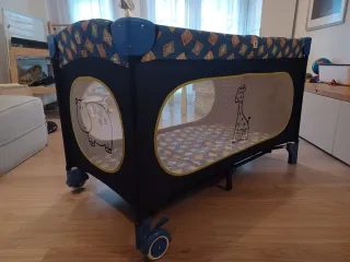 Cuna de viaje infantil con dibujos