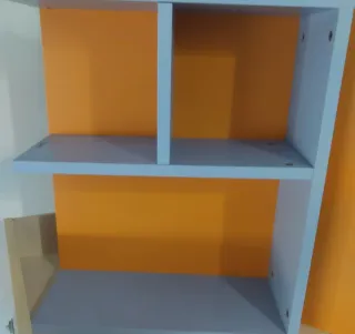 Cassettiera e mensole per bambini.Nessuna spedizione