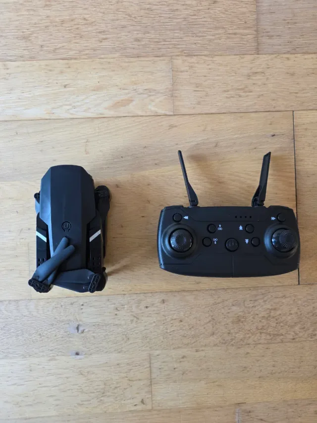 Dron Plegable Negro con Mando