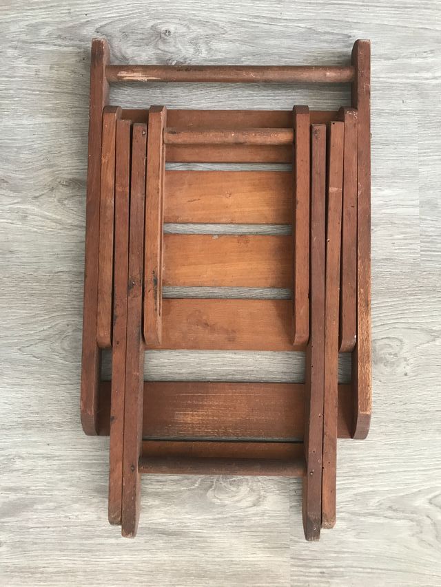 Piccola sedia pieghevole in legno degli anni '50