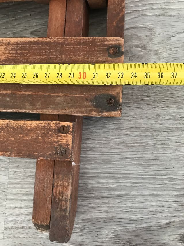 Piccola sedia pieghevole in legno degli anni '50