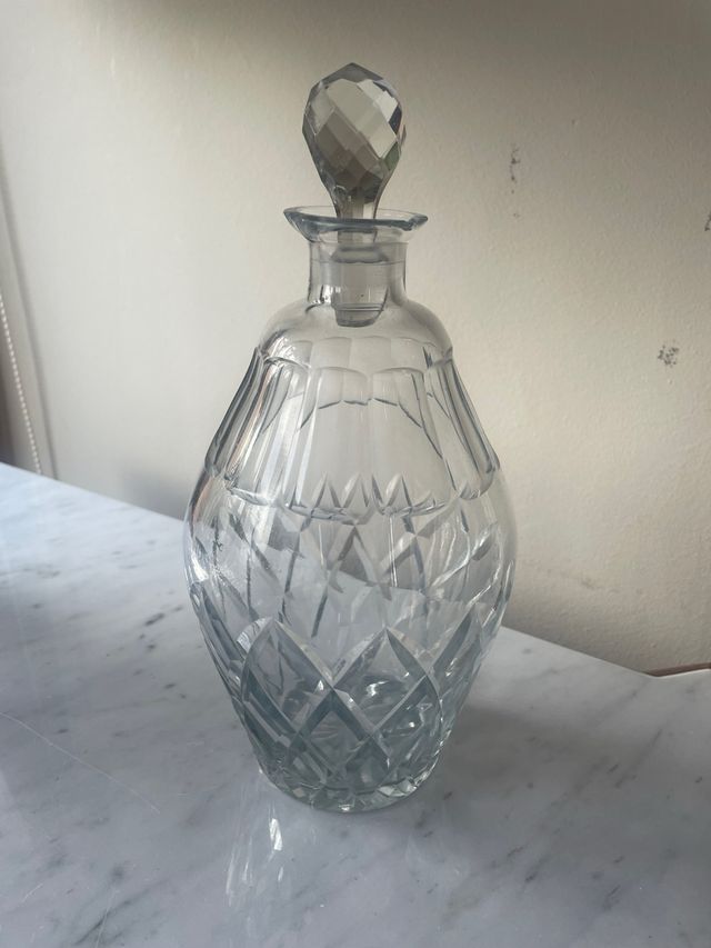 Botella de cristal tallado antigua