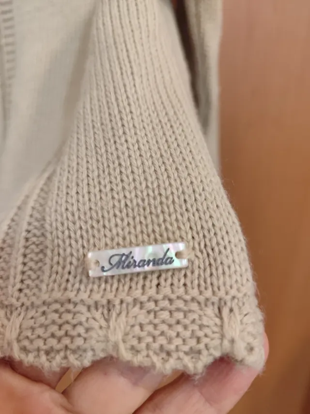 Rebeca beige infantil