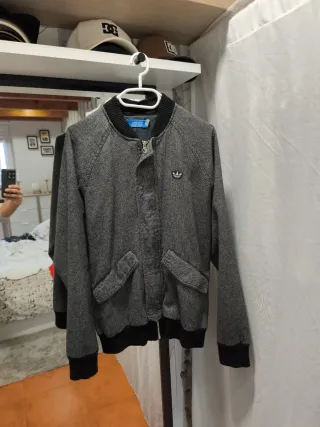 Chaqueta Adidas Bomber Gris y Negra