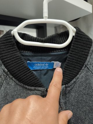 Chaqueta Adidas Bomber Gris y Negra