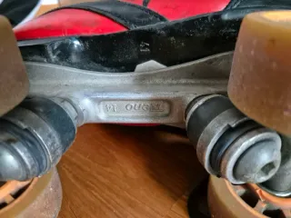 Patines de hockey TOOR rojos y negros