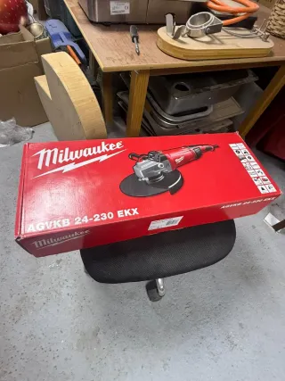 Amoladora Milwaukee 24-230 EKX NUEVA