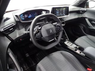 PEUGEOT e2008 Electrico Allure 136 100kW