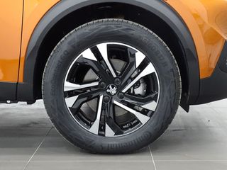 PEUGEOT e2008 Electrico Allure 136 100kW