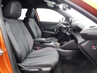 PEUGEOT e2008 Electrico Allure 136 100kW