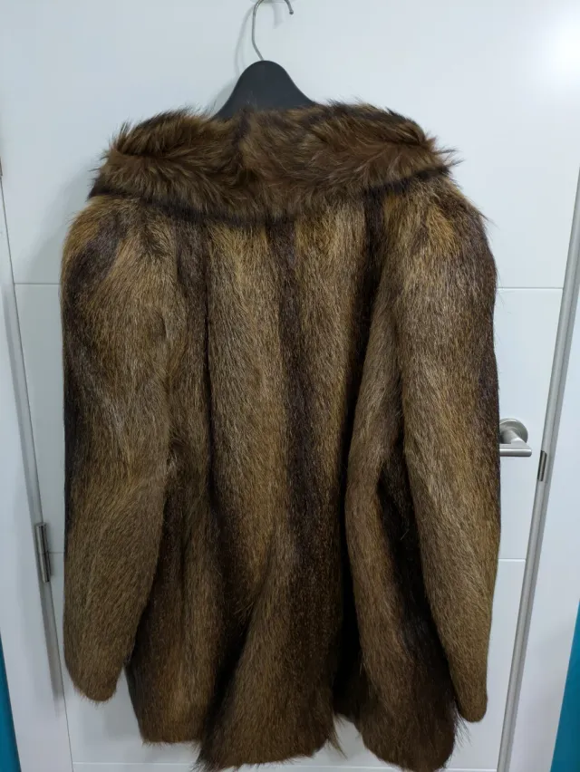 Abrigo de piel marrón, preguntar