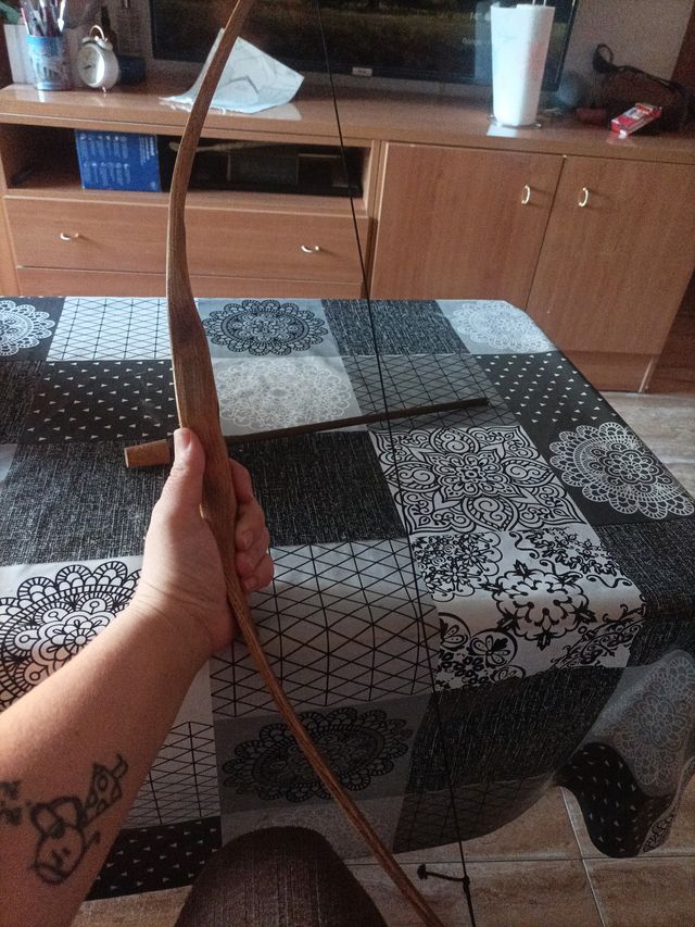 Arco y flecha de madera artesanal