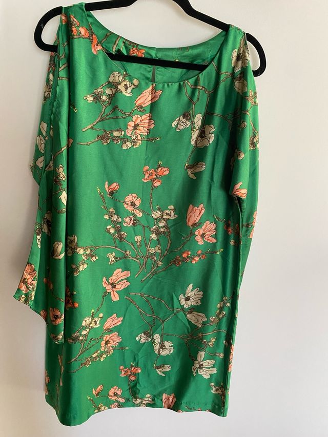 Bonito Vestido floral verde talla M