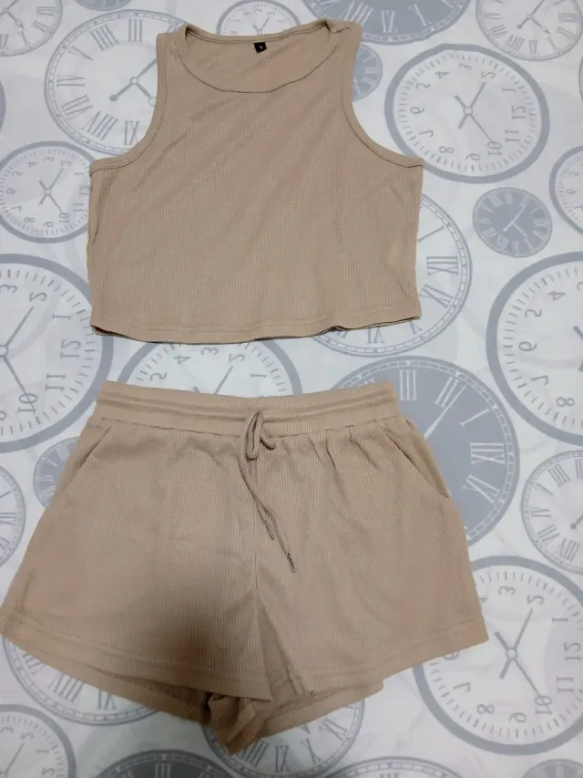 Conjunto top y shorts beige