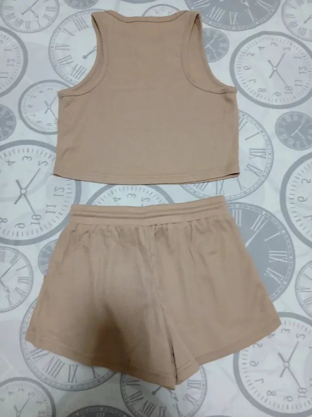 Conjunto top y shorts beige