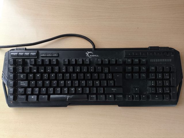 Teclado G.Skill KM780 RGB Averiado