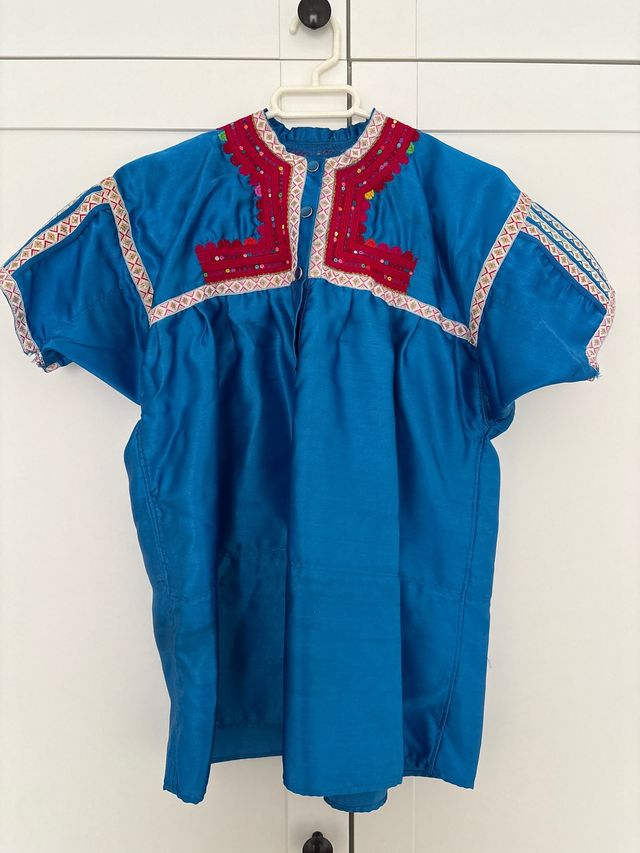 Camisa tradicional mexicana bordada