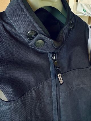 Chaqueta técnica moto azul