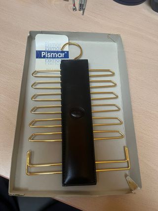 Colgador de corbatas Pismár dorado y negro