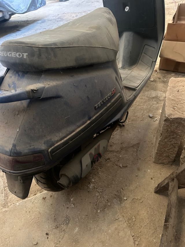 Peugeot 125 GT Scooter. para despiece