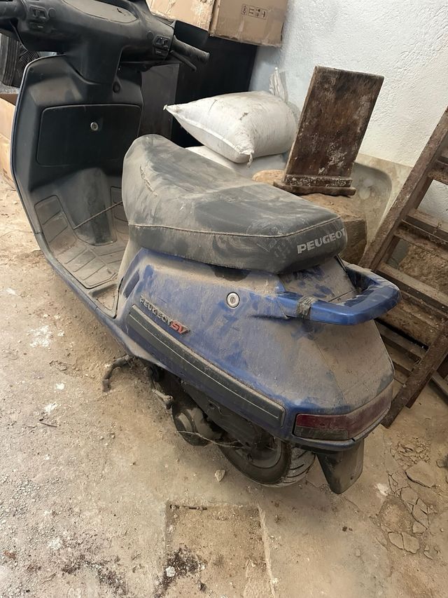 Peugeot 125 GT Scooter. para despiece