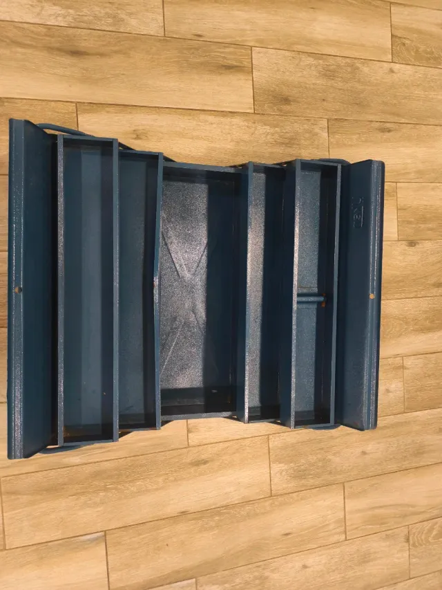 Caja de herramientas metálica azul