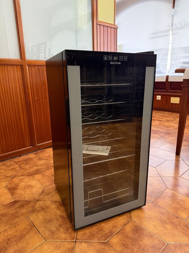 Vinoteca GIONA 28 botellas