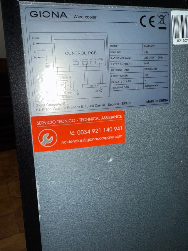 Vinoteca GIONA 28 botellas