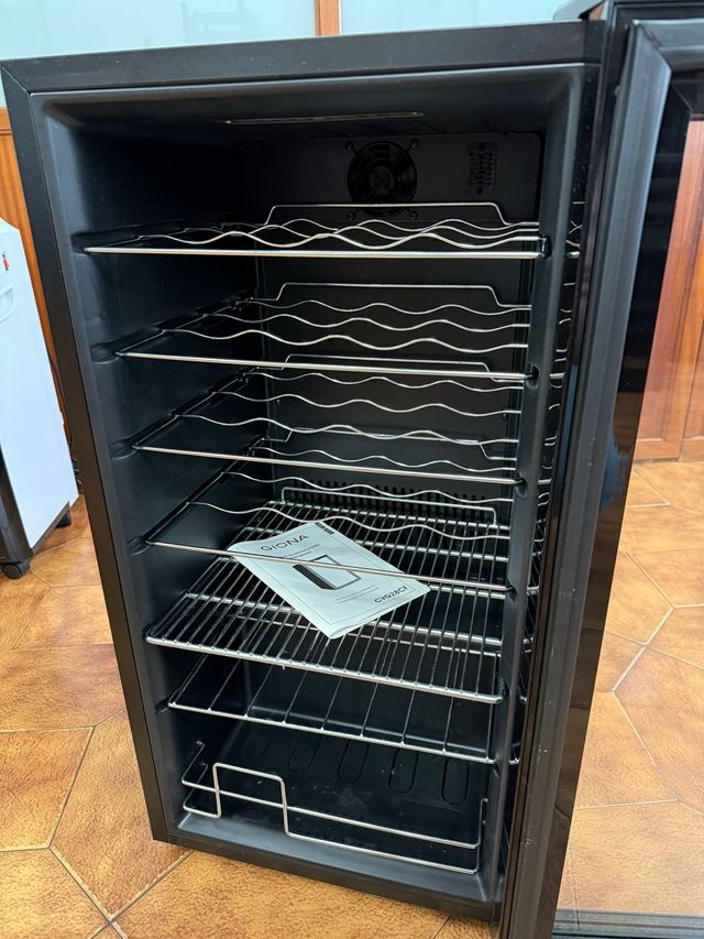 Vinoteca GIONA 28 botellas