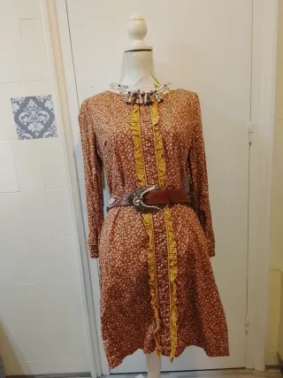 Vestido estampado floral marrón y amarillo