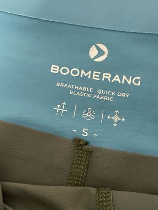 Mallas deportivas grises y azules