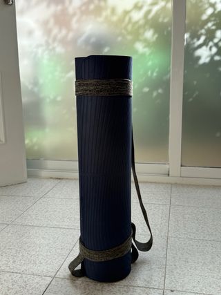 Esterilla de yoga azul con funda