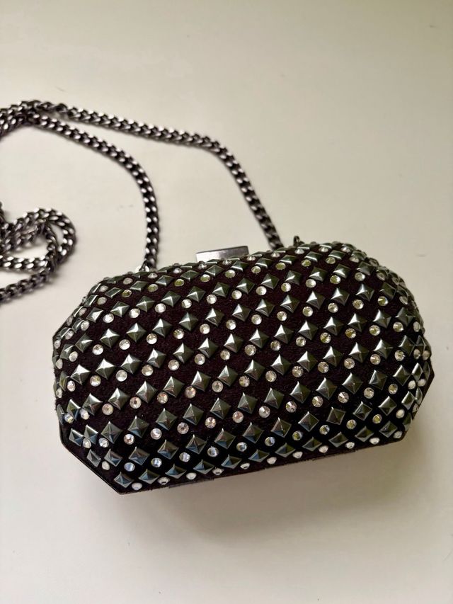 Bolso de fiesta con tachuelas