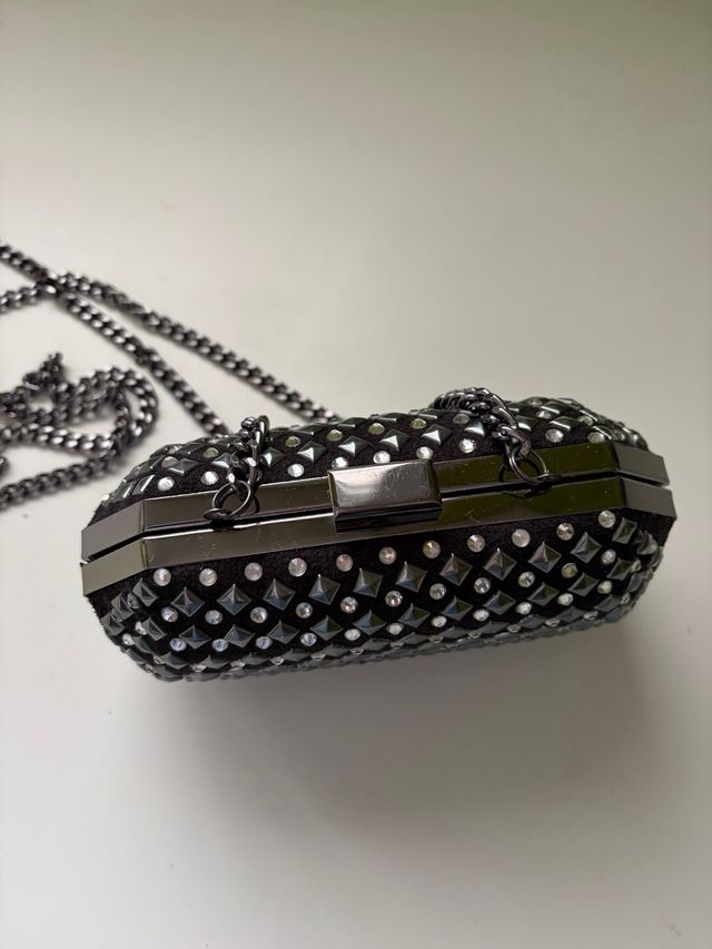 Bolso de fiesta con tachuelas