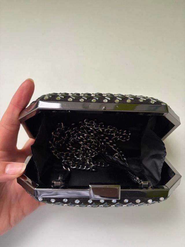 Bolso de fiesta con tachuelas